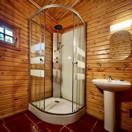 Aldeamento Turístico Redondo 2*